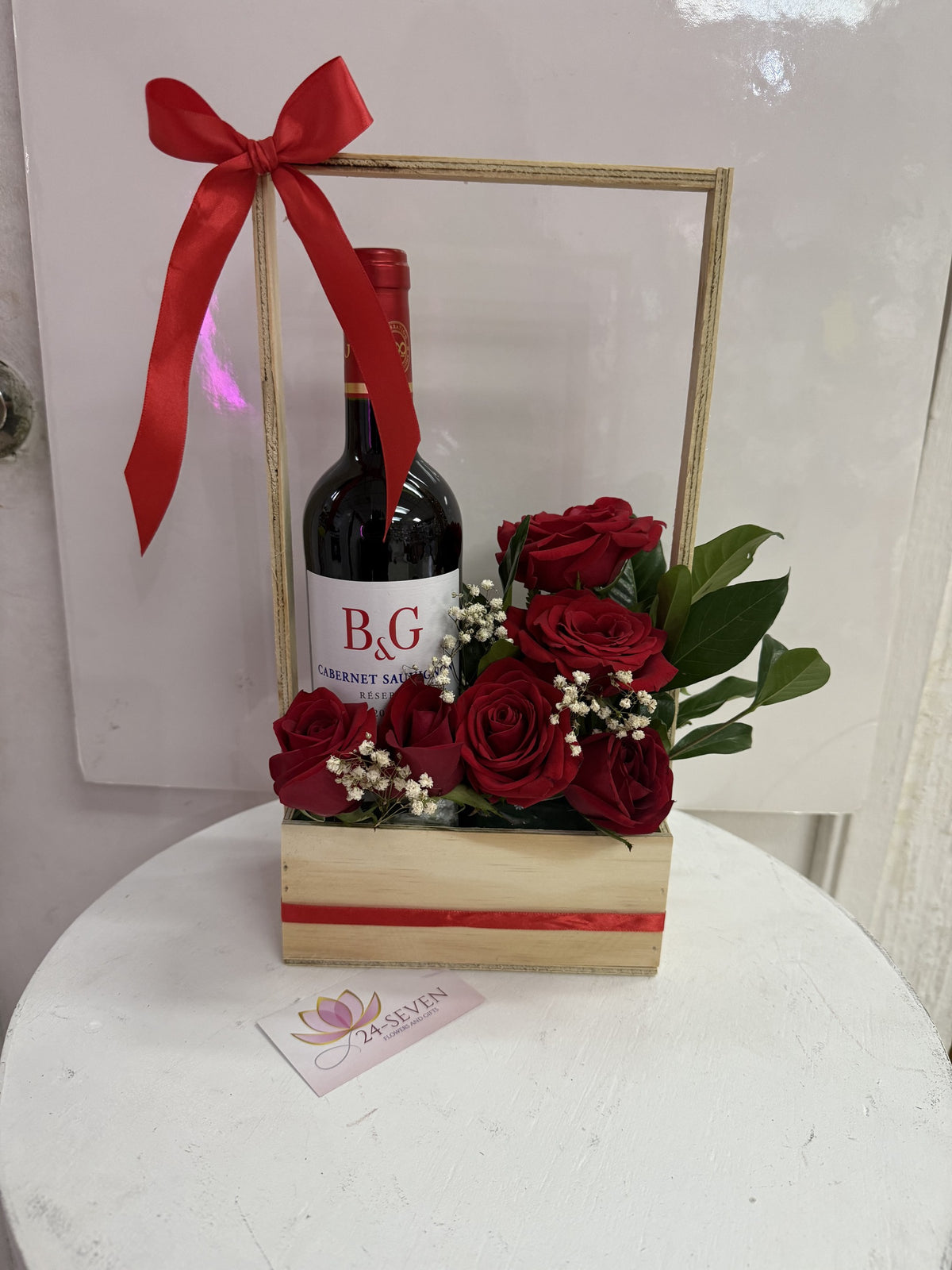 Arreglo floral con vino Cabernet