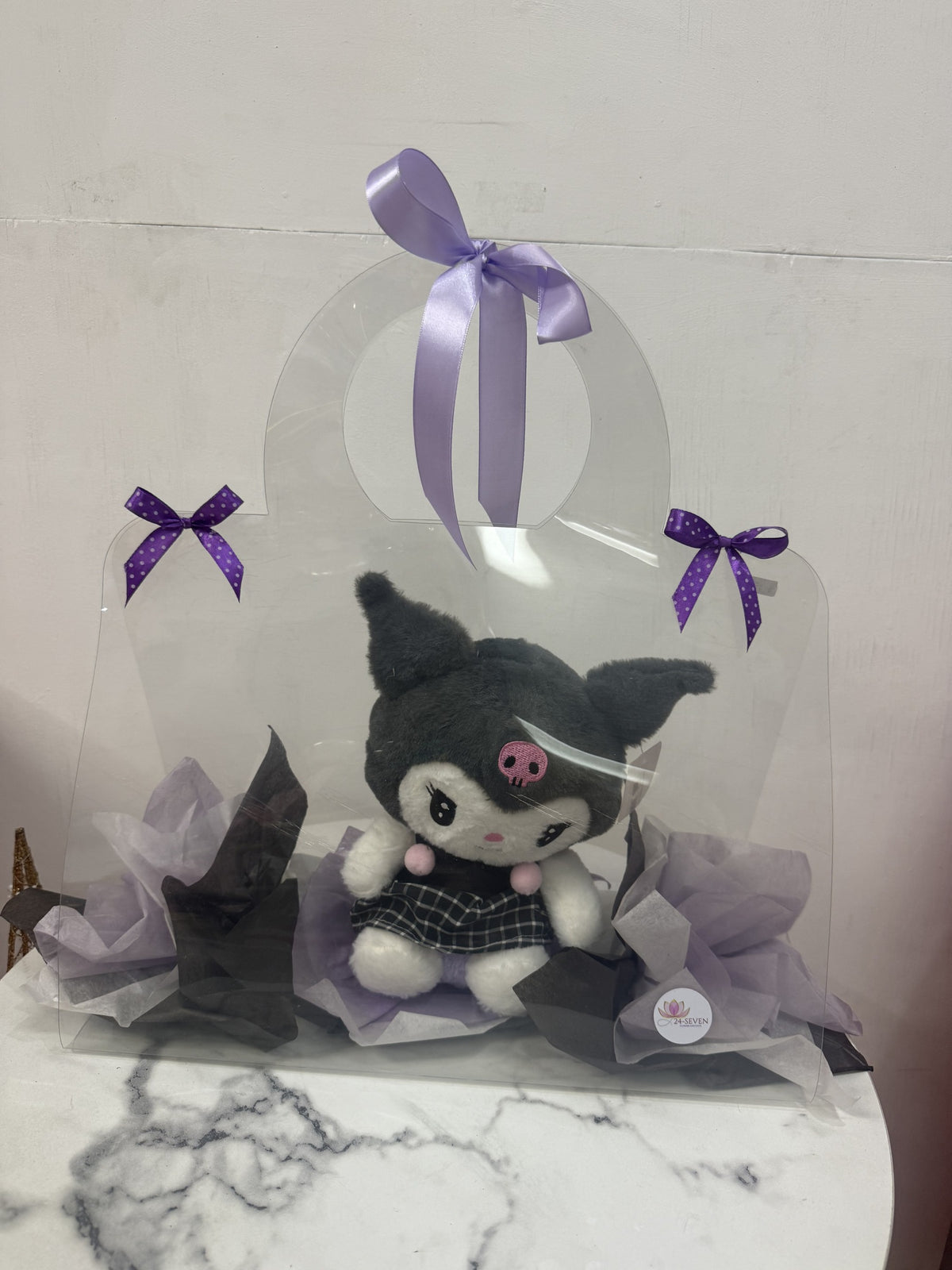 Carterita con Kuromi y chocolates