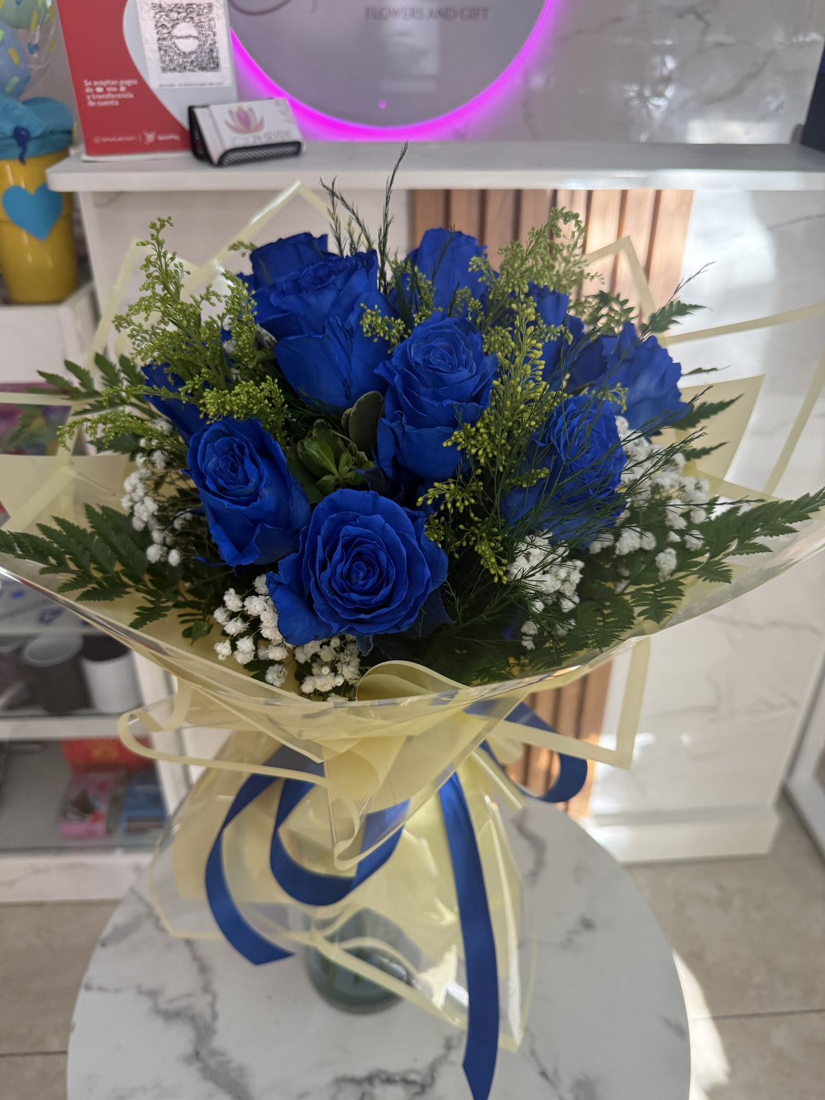 Ramo de 12 rosas azules ecuatorianas