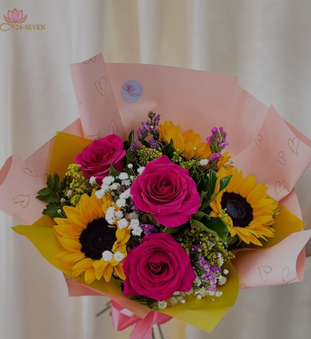 Ramo de girasoles y rosas fucsias