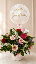 Arreglo floral con globo personalizado