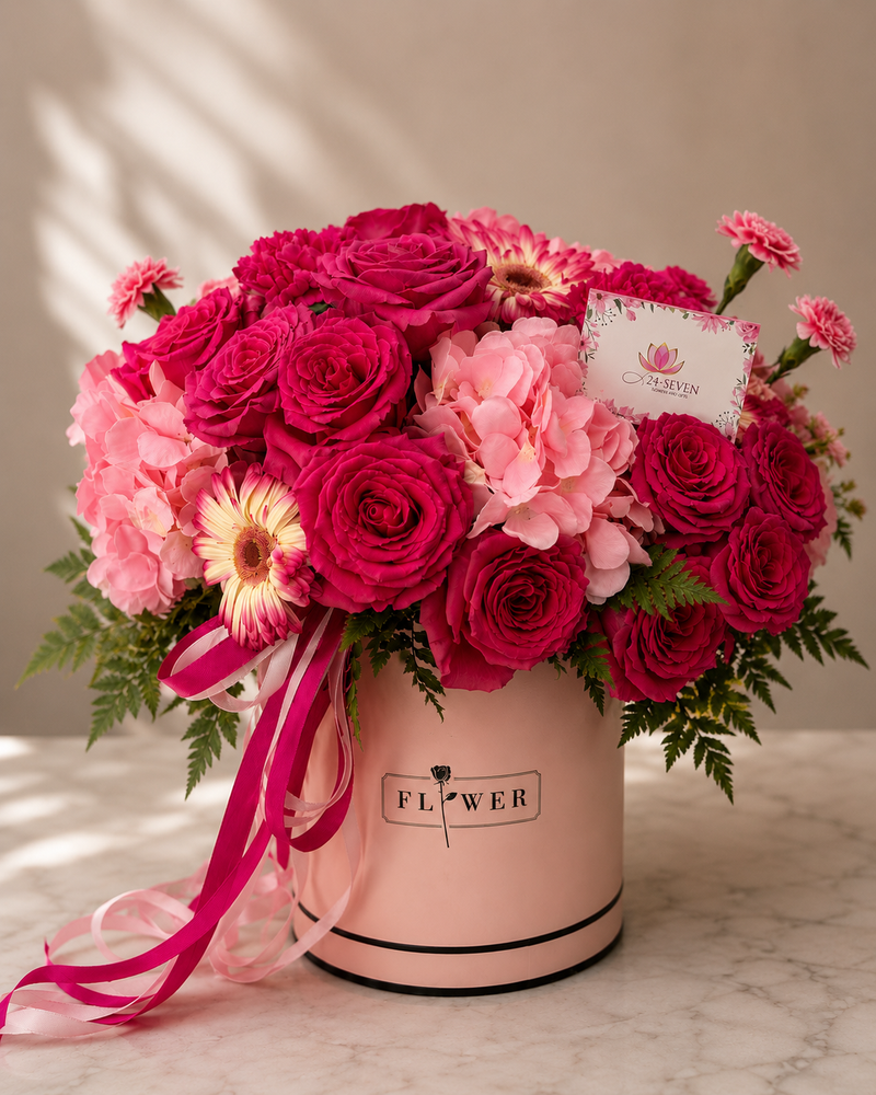 Arreglo de rosas fucsias y hortensias