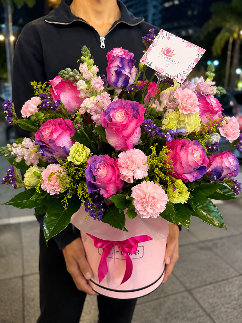 Arreglo premium de 24 rosas Purple Roses