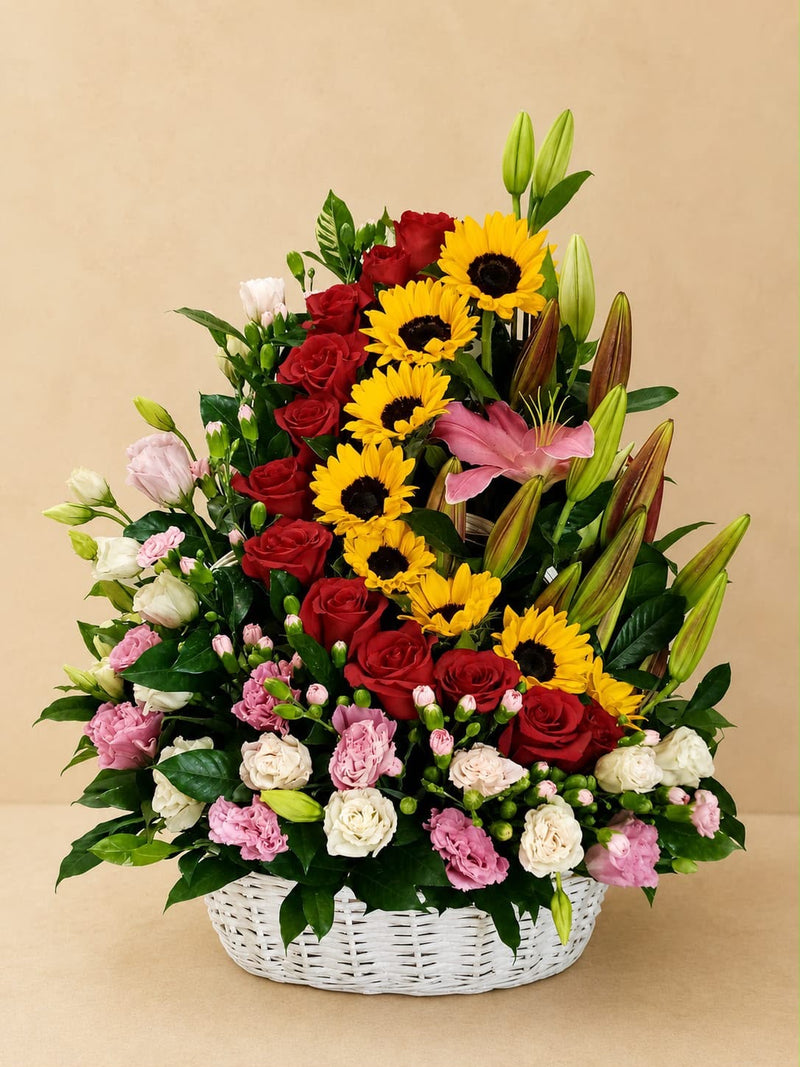 Canasta grande de rosas y girasoles